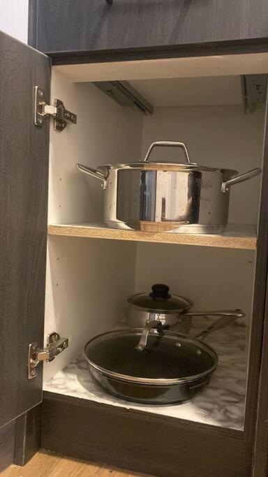 Pebbles' Cozy 2Bed Basement Suite - Near Downtown Edmonton Exteriör bild