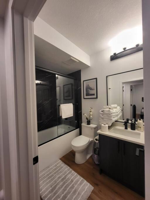 Pebbles' Cozy 2Bed Basement Suite - Near Downtown Edmonton Exteriör bild