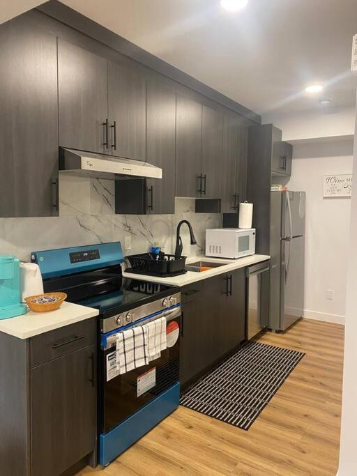 Pebbles' Cozy 2Bed Basement Suite - Near Downtown Edmonton Exteriör bild